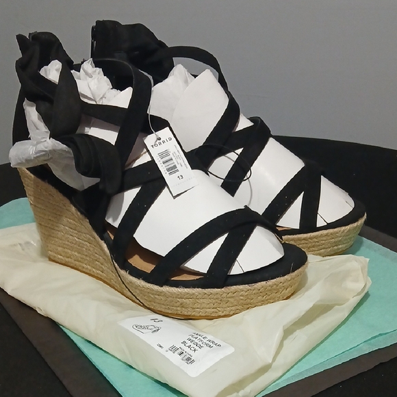 Torrid Black Ankle Wrap Platform Wedges NWT - Picture 2 of 7